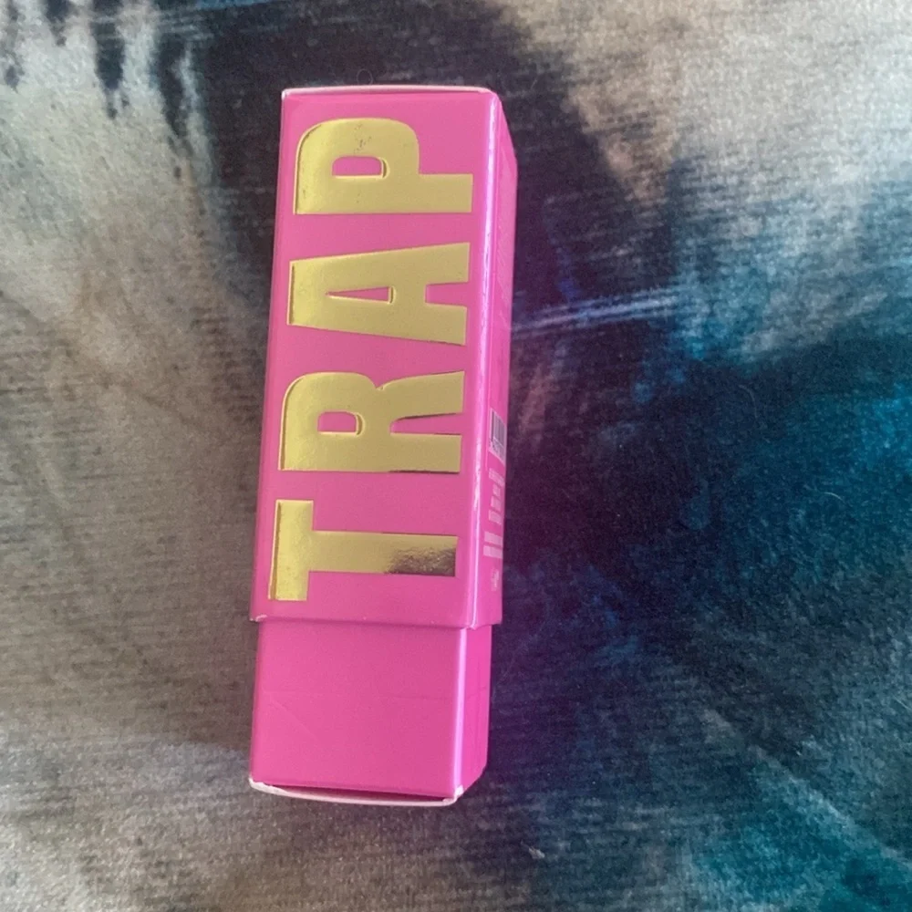 Jeffree star velvet trap lipstick holy fashion color